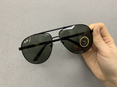 Νέο μοντέλο ανδρικά γυαλιά με μεταλλικό λεπτό σκελετό