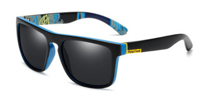 Moderne naočale sa staklima u boji i efektom ogledala