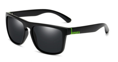 Moderne naočale sa staklima u boji i efektom ogledala