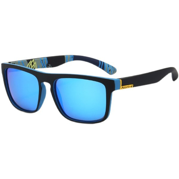 Moderne naočale sa staklima u boji i efektom ogledala