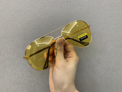 Ochelari de soare pentru bărbați - cu formă ovală și rame metalice