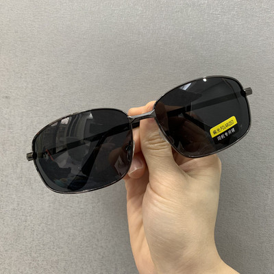 Ochelari de soare pentru bărbați - cu formă ovală și rame metalice