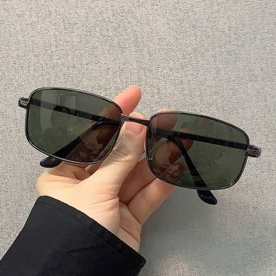 Ochelari de soare pentru bărbați - cu formă ovală și rame metalice