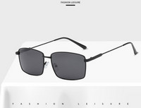 Un nou model de ochelari pentru bărbați cu formă pătrată