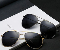 Μοντέρνα γυαλιά ημέρας και νύχτας