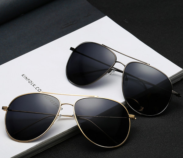 Μοντέρνα γυαλιά ημέρας και νύχτας