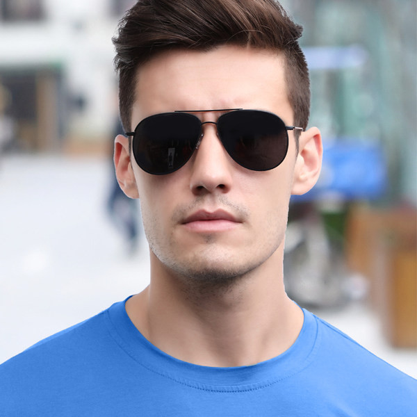 Μοντέρνα γυαλιά ημέρας και νύχτας