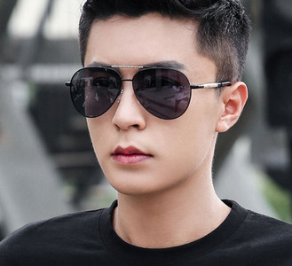 Μοντέρνα ανδρικά γυαλιά ηλίου κατάλληλα για οδήγηση