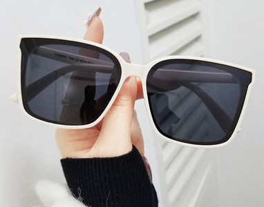 Νέο μοντέλο κομψών ανδρικών γυαλιών