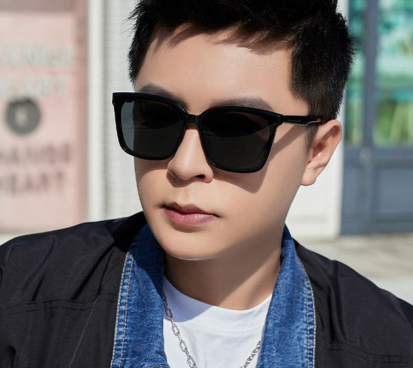 Νέο μοντέλο κομψών ανδρικών γυαλιών