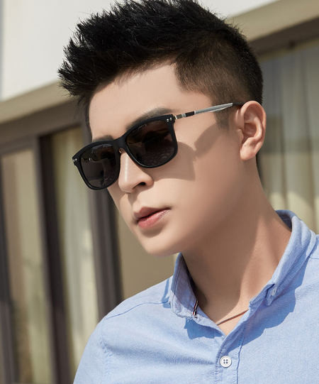 Ανδρικά γυαλιά σε τετράγωνο σχήμα