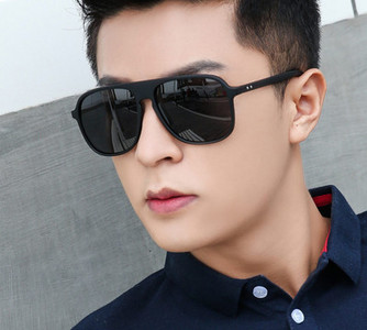 Νέο μοντέλο ανδρικών γυαλιών ηλίου με προστασία UV