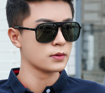 Νέο μοντέλο ανδρικών γυαλιών ηλίου με προστασία UV