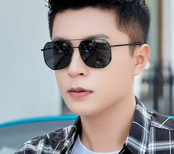 Muške crne sunčane naočale