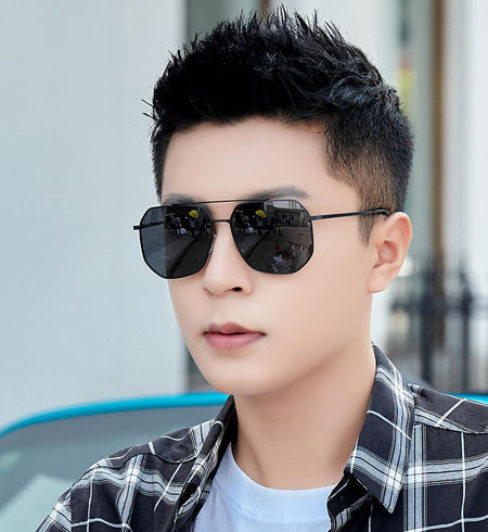 Muške crne sunčane naočale