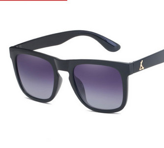 Μοντέρνα τετράγωνα γυαλιά ηλίου για άνδρες