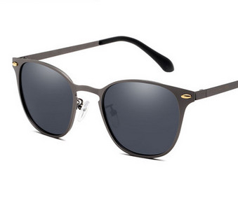 Μοντέρνα ανδρικά γυαλιά ηλίου με μεταλλικό σκελετό