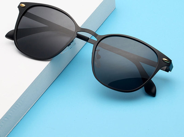 Μοντέρνα ανδρικά γυαλιά ηλίου με μεταλλικό σκελετό