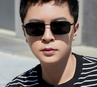 Muške crne sunčane naočale