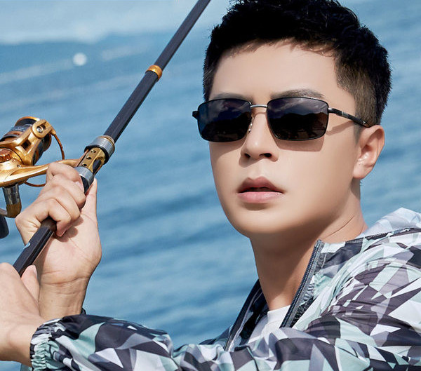 Muške crne sunčane naočale