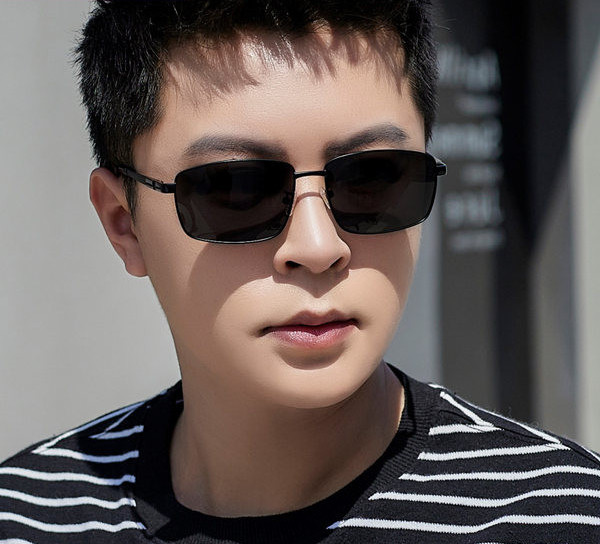 Muške crne sunčane naočale