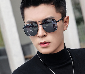 Praegused ruudukujulised meeste prillid