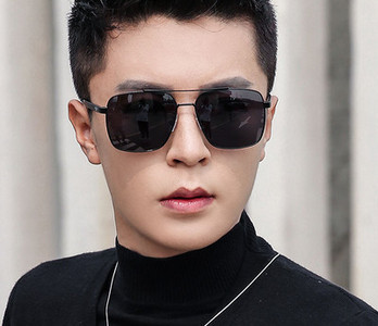 Praegused ruudukujulised meeste prillid