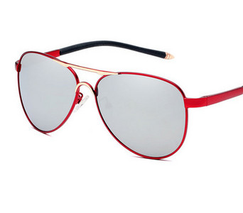 Μοντέρνα ανδρικά γυαλιά ηλίου κατάλληλα για οδήγηση