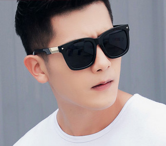 Meeste vabaaja mustad – päikeseprillid