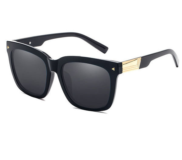 Meeste vabaaja mustad – päikeseprillid