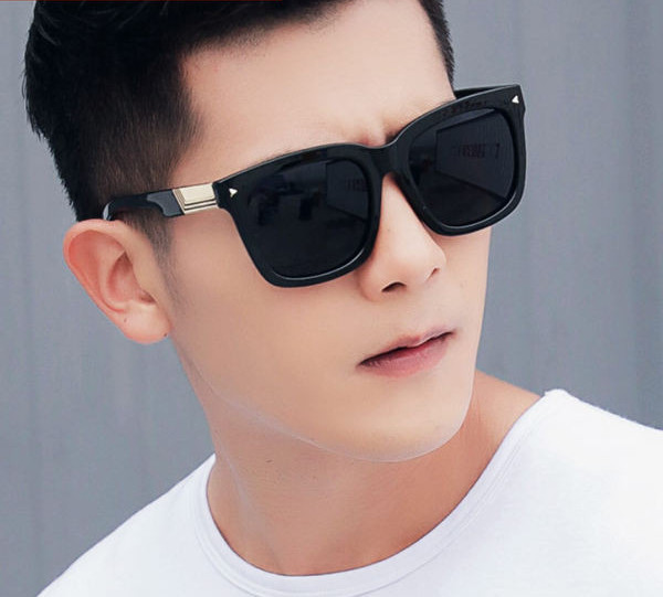 Meeste vabaaja mustad – päikeseprillid