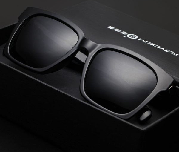 Mustad meeste päikeseprillid