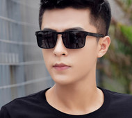 Ανδρικά γυαλιά σε τετράγωνο σχήμα