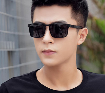 Ανδρικά γυαλιά σε τετράγωνο σχήμα
