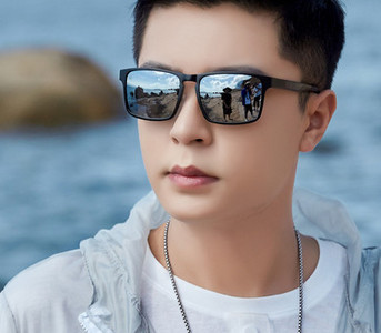 Ανδρικά γυαλιά σε τετράγωνο σχήμα