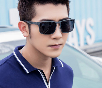 Ανδρικά γυαλιά σε τετράγωνο σχήμα