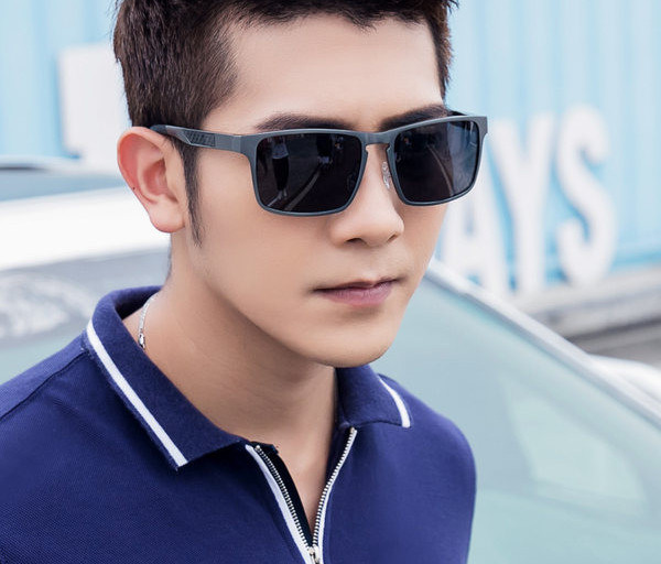 Ανδρικά γυαλιά σε τετράγωνο σχήμα