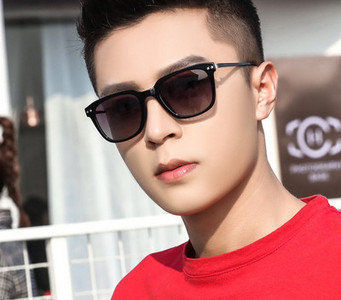 Meeste peegelklaasidega päikeseprillid