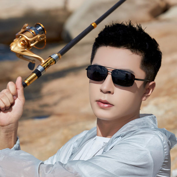 Μοντέρνα ανδρικά γυαλιά ηλίου κατάλληλα για οδήγηση