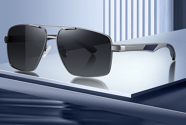 Moodsad õhukese raamiga meeste prillid