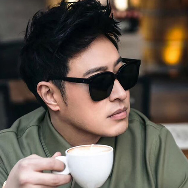 Ochelari de soare moderni pentru bărbați