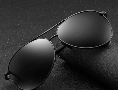 Ochelari de soare pentru bărbați în mai multe culori