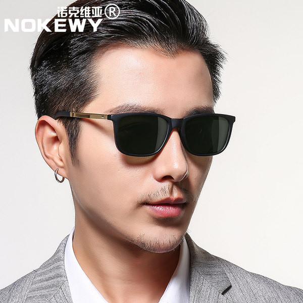 Moodsad ruudukujulised meeste prillid