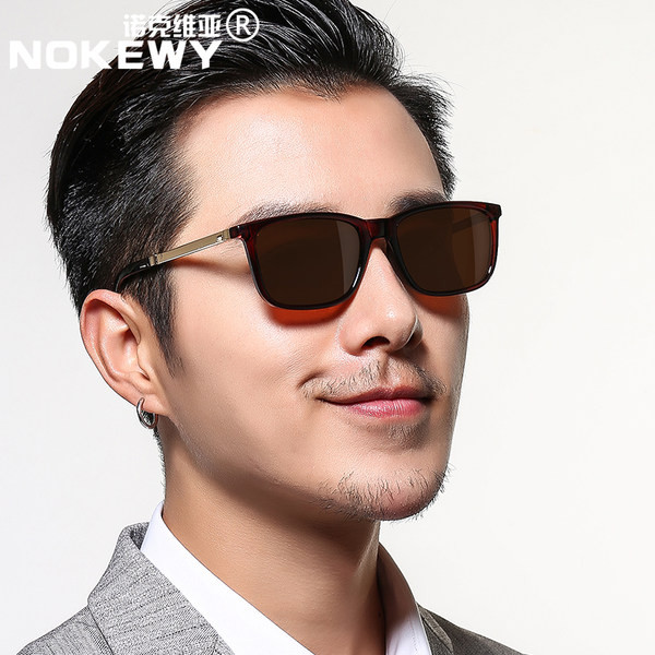 Moodsad ruudukujulised meeste prillid