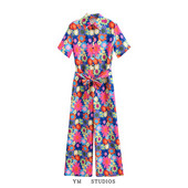 Ženski kombinezon sa cvjetnim motivima i remenom