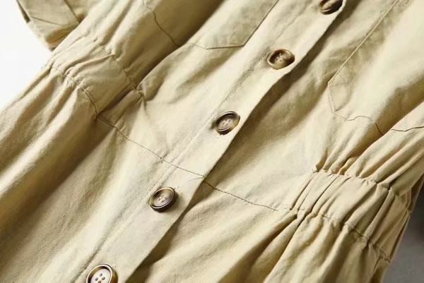 Salopeta de dama cu guler si nasturi clasici