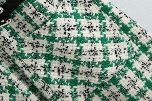 Νέο μοντέλο κοντή γυναικεία φόρμα με V λαιμόκοψη και ζώνη