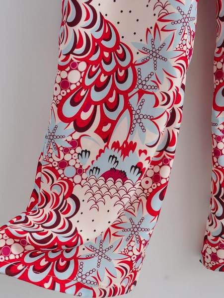 Ženski kombinezon - sa cvjetnim motivima