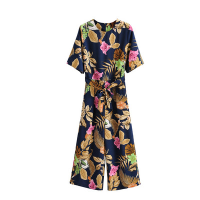 Γυναικεία μοντέρνα φόρμα με φλοράλ μοτίβα