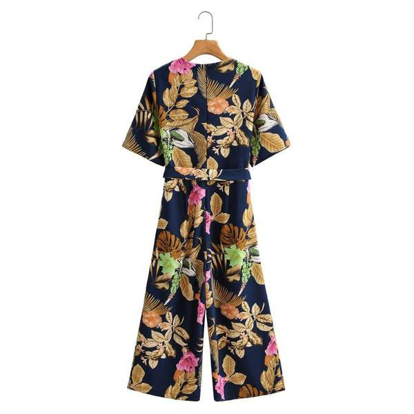 Γυναικεία μοντέρνα φόρμα με φλοράλ μοτίβα